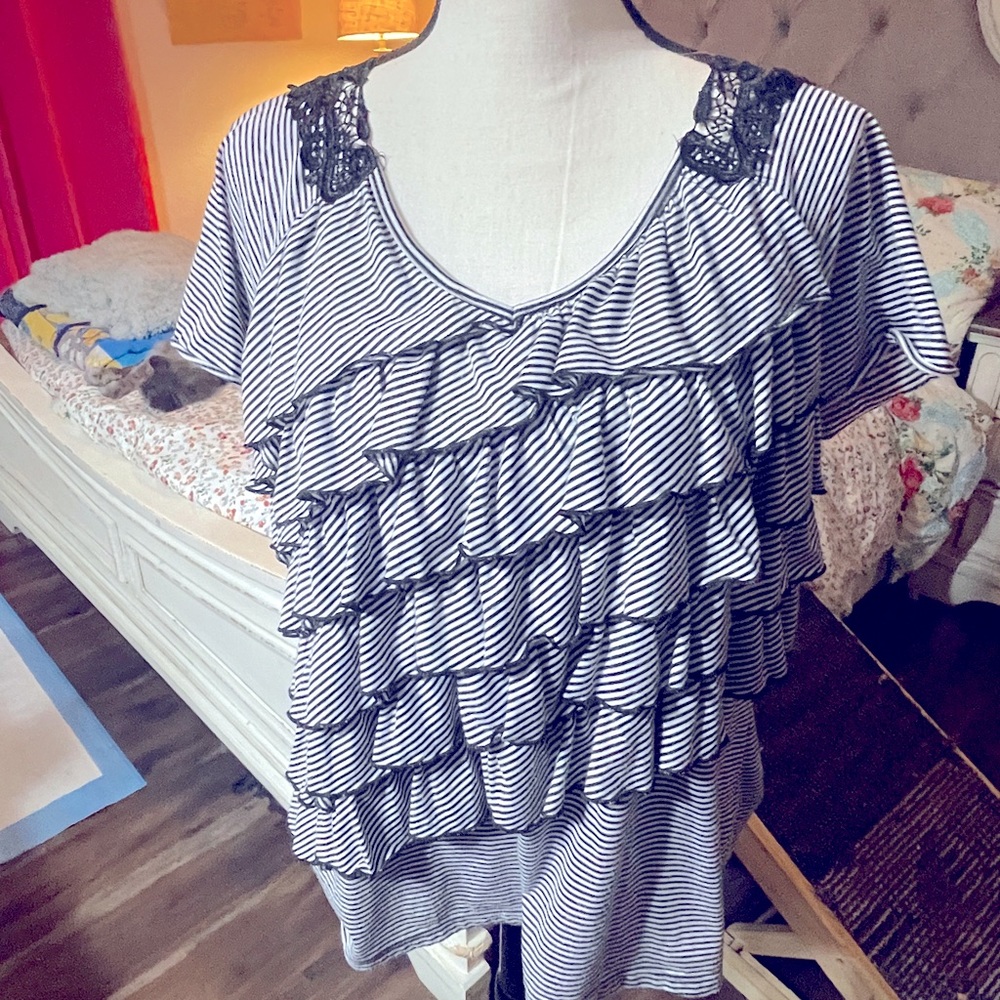 Ruffled cotton top with lace back